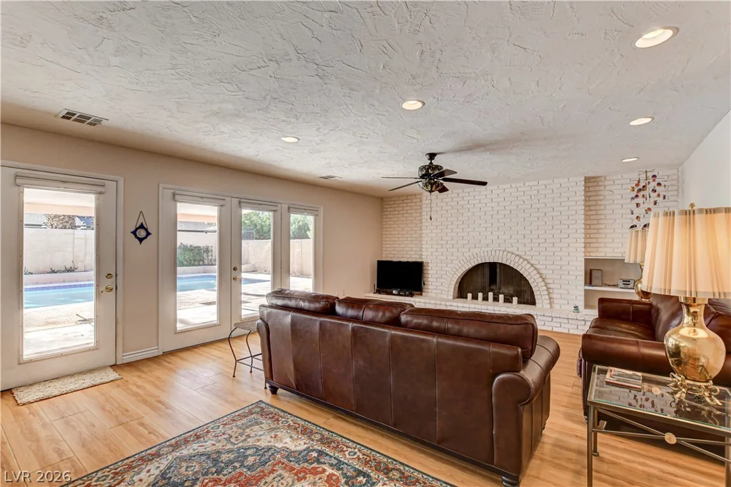 3753 Meadowcrest, Las Vegas, NV 89121