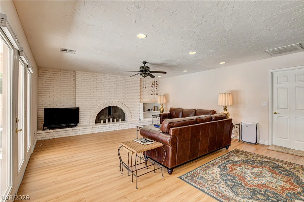 3753 Meadowcrest, Las Vegas, NV 89121