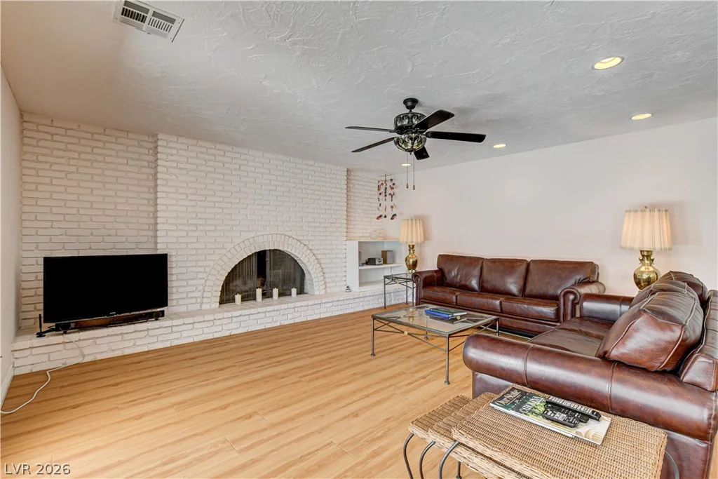 3753 Meadowcrest, Las Vegas, NV 89121