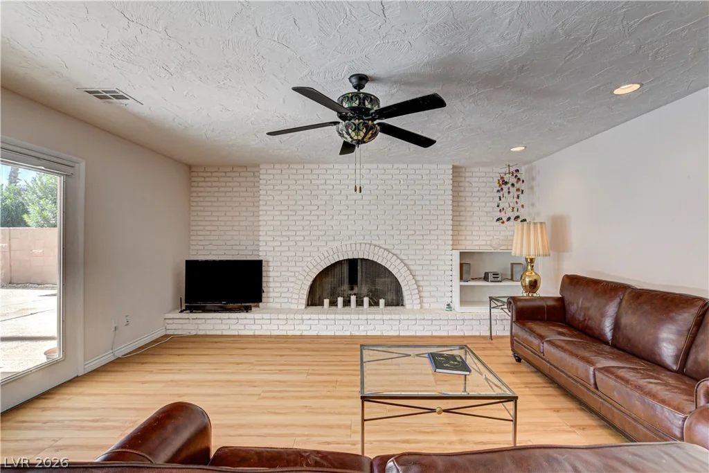3753 Meadowcrest, Las Vegas, NV 89121