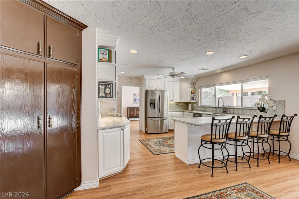 3753 Meadowcrest, Las Vegas, NV 89121