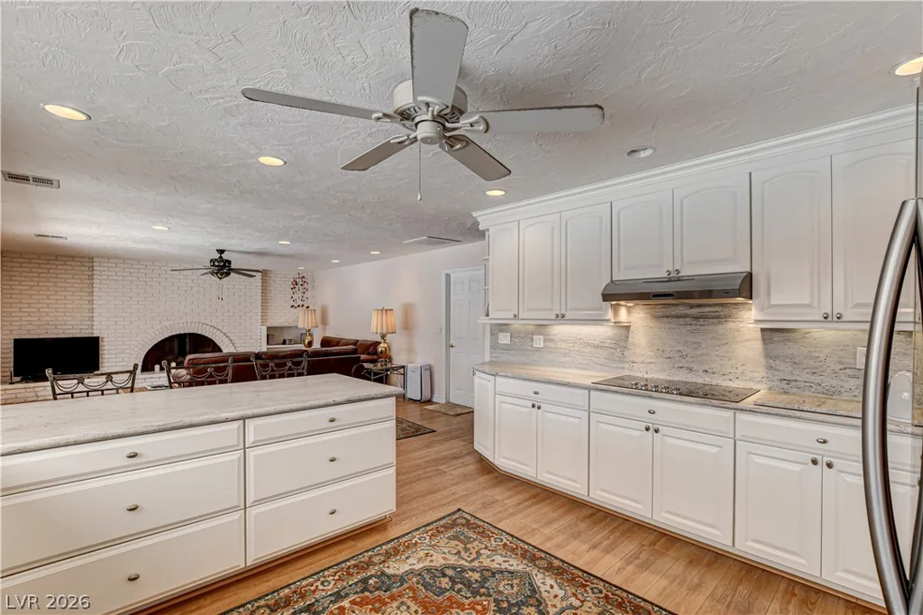 3753 Meadowcrest, Las Vegas, NV 89121