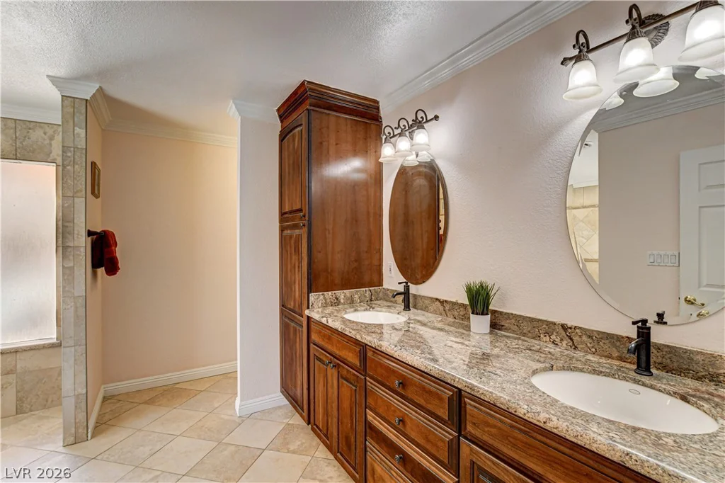 3753 Meadowcrest, Las Vegas, NV 89121