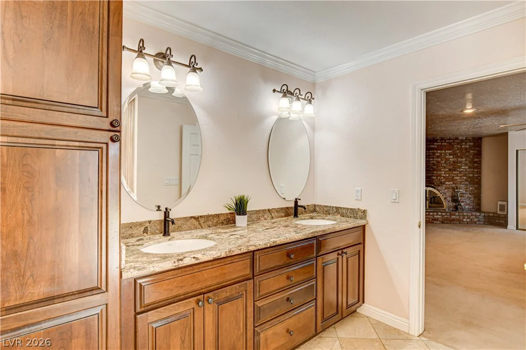 3753 Meadowcrest, Las Vegas, NV 89121