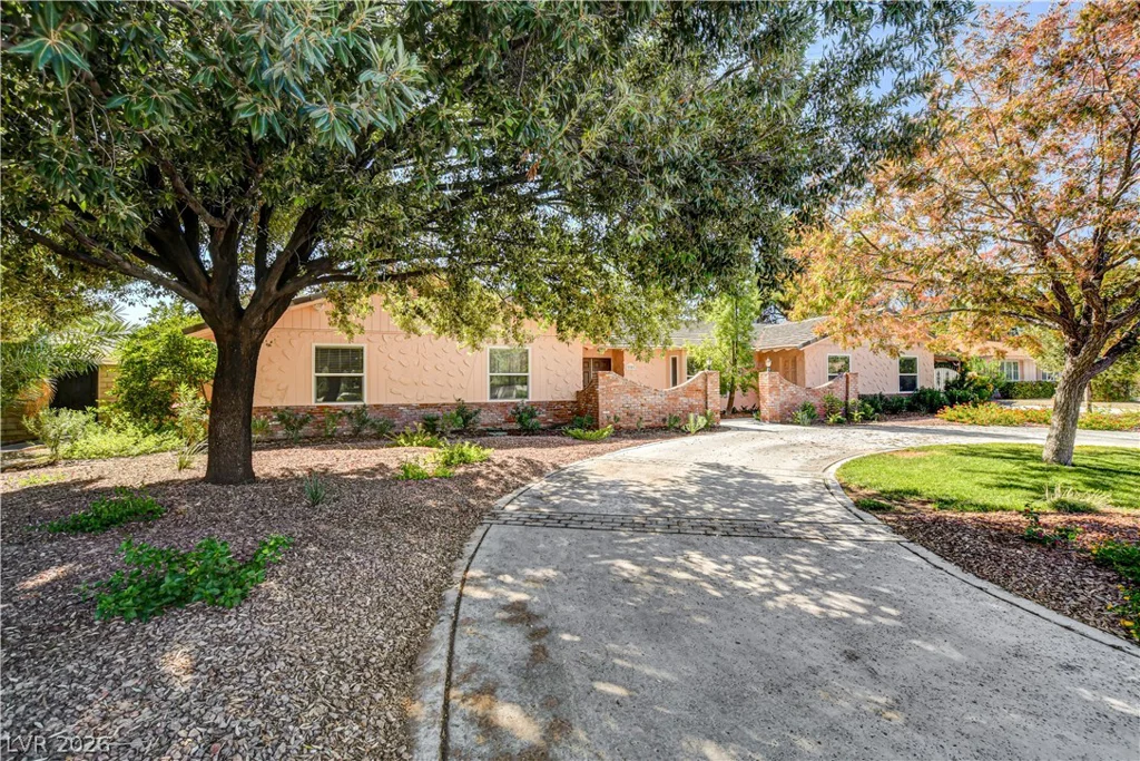 3753 Meadowcrest, Las Vegas, NV 89121
