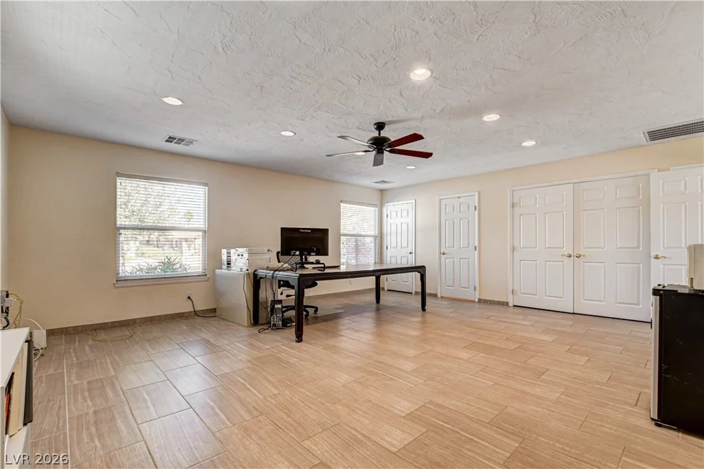 3753 Meadowcrest, Las Vegas, NV 89121