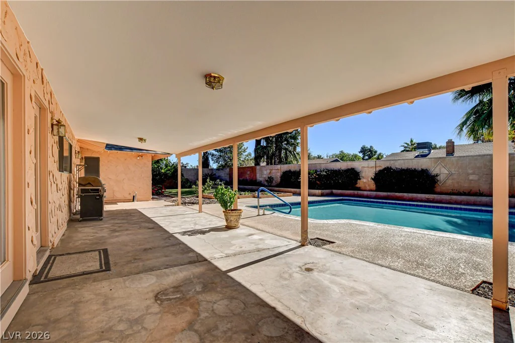 3753 Meadowcrest, Las Vegas, NV 89121