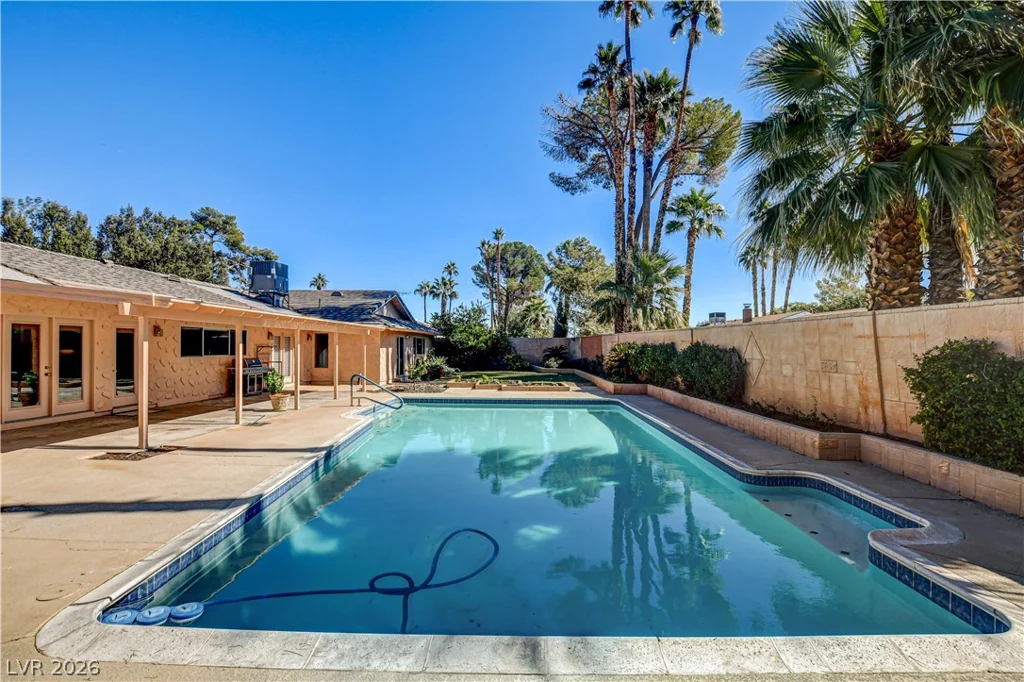 3753 Meadowcrest, Las Vegas, NV 89121