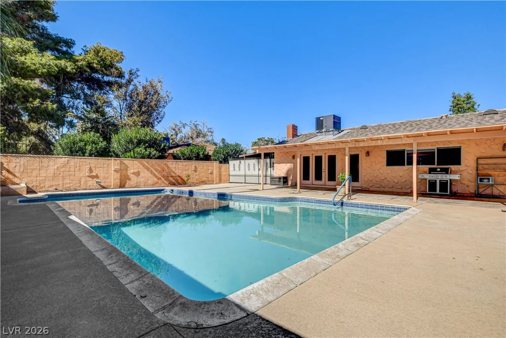 3753 Meadowcrest, Las Vegas, NV 89121