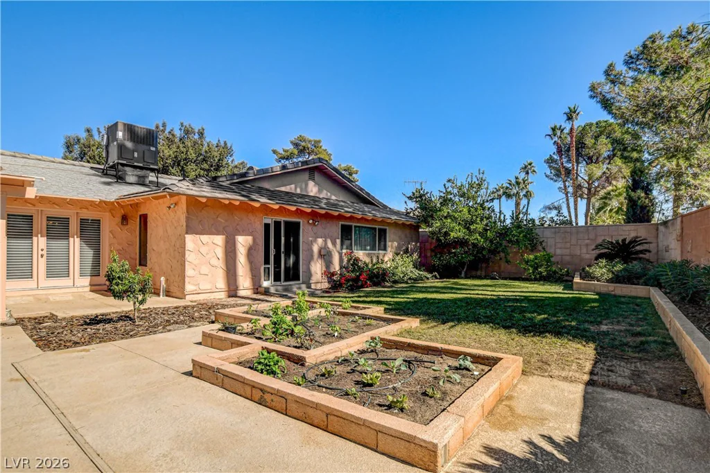 3753 Meadowcrest, Las Vegas, NV 89121