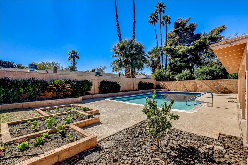 3753 Meadowcrest, Las Vegas, NV 89121