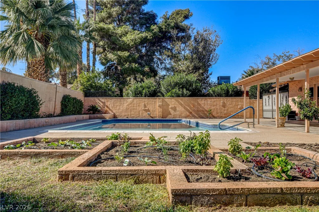 3753 Meadowcrest, Las Vegas, NV 89121