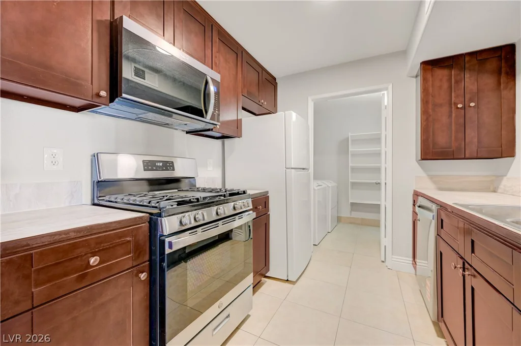 7885 Flamingo, Las Vegas, NV 89147