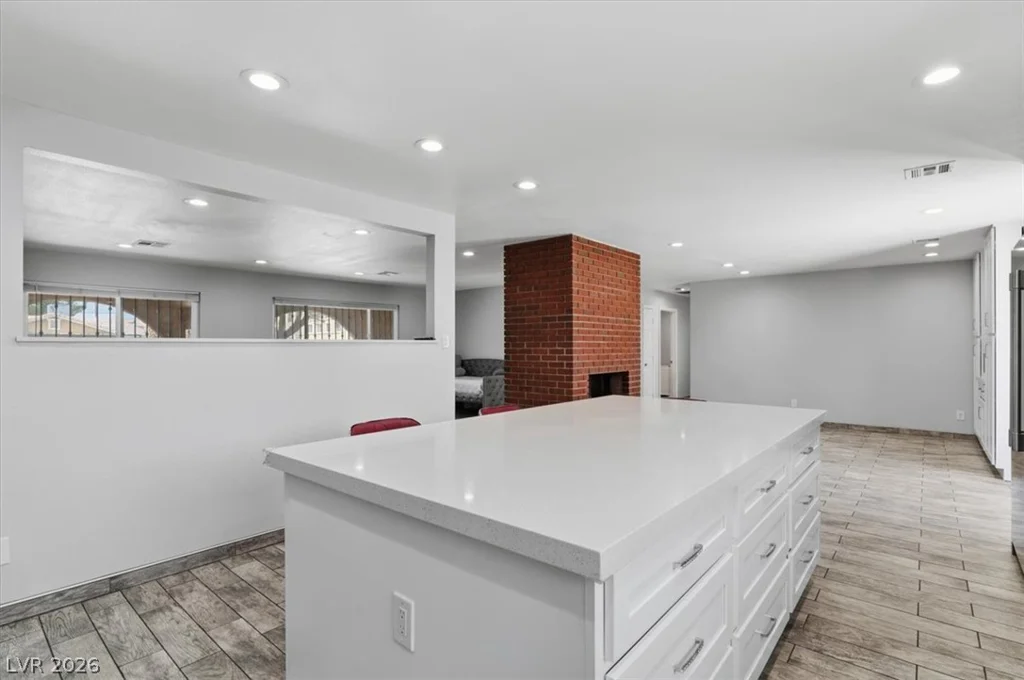 4987 Idaho, Las Vegas, NV 89104