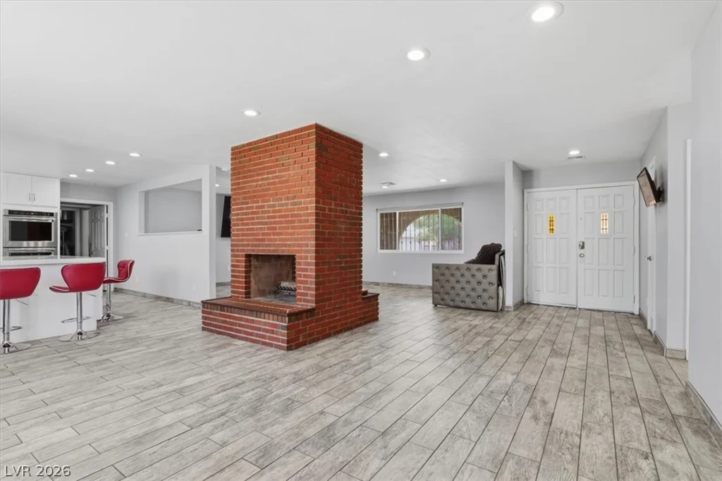 4987 Idaho, Las Vegas, NV 89104