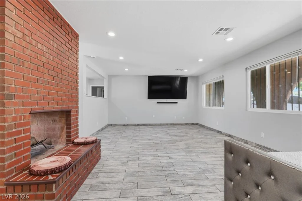 4987 Idaho, Las Vegas, NV 89104
