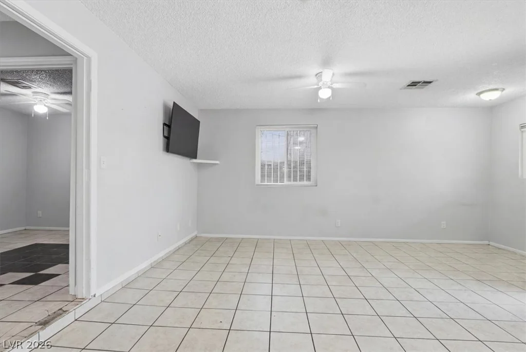4987 Idaho, Las Vegas, NV 89104