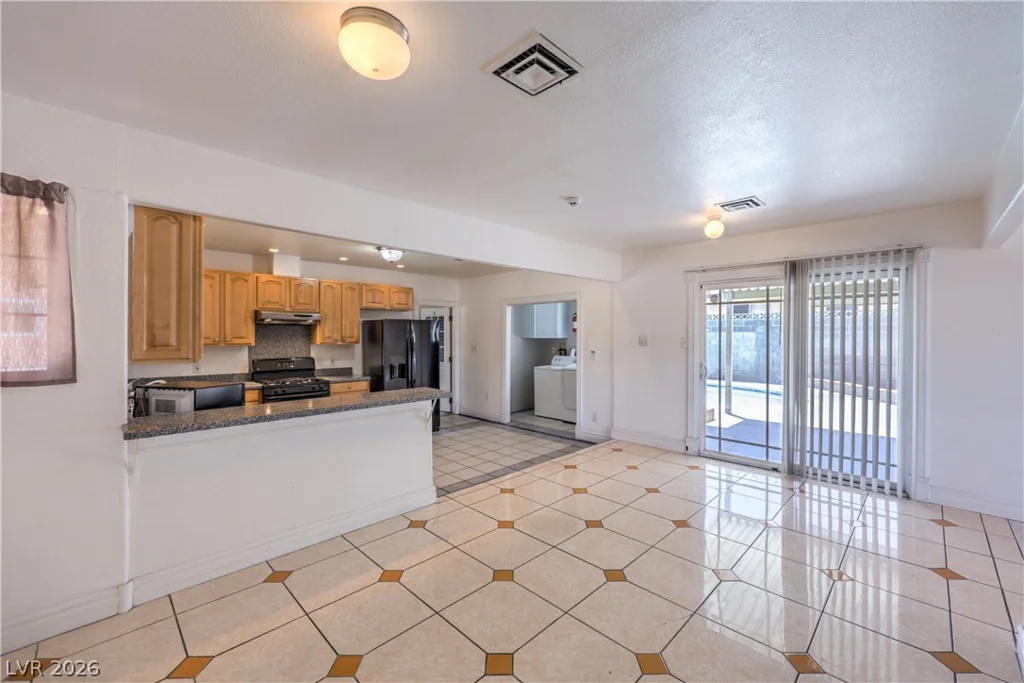 2100 Sundale, Las Vegas, NV 89102