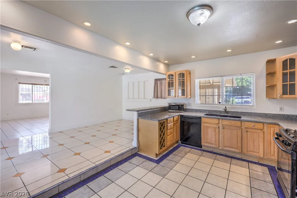 2100 Sundale, Las Vegas, NV 89102
