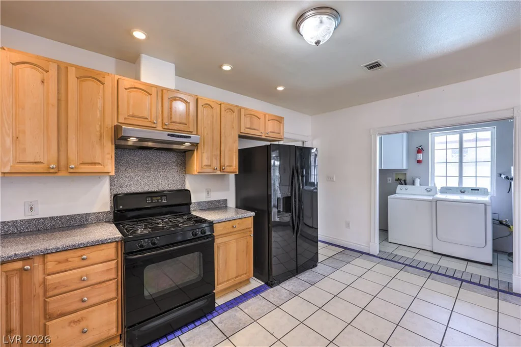 2100 Sundale, Las Vegas, NV 89102