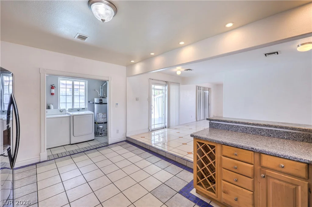 2100 Sundale, Las Vegas, NV 89102