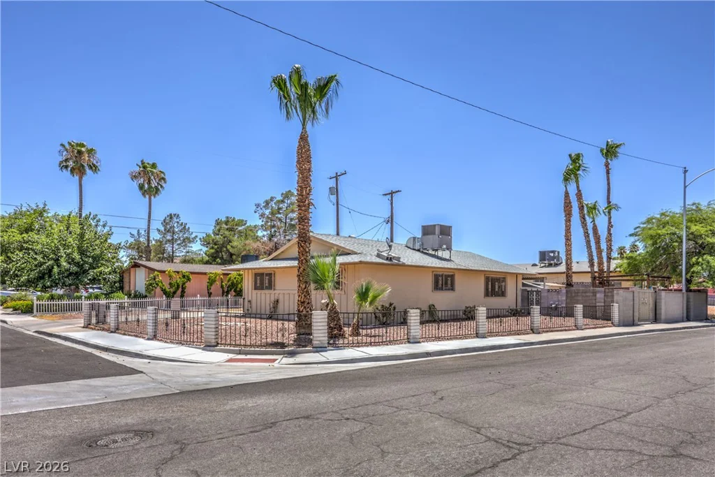 2100 Sundale, Las Vegas, NV 89102