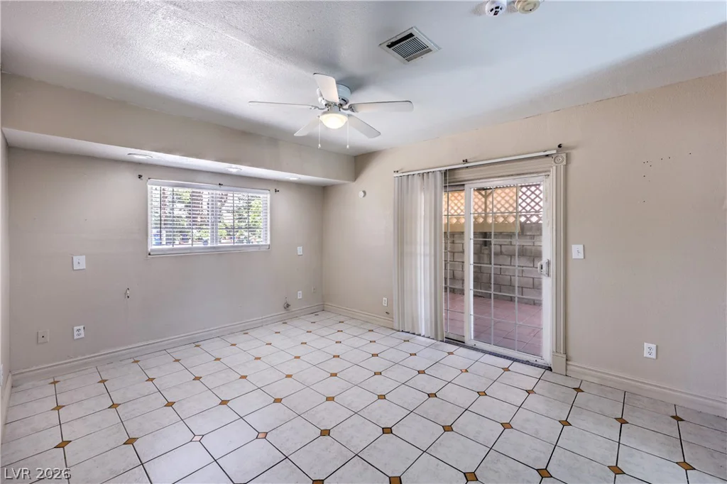 2100 Sundale, Las Vegas, NV 89102