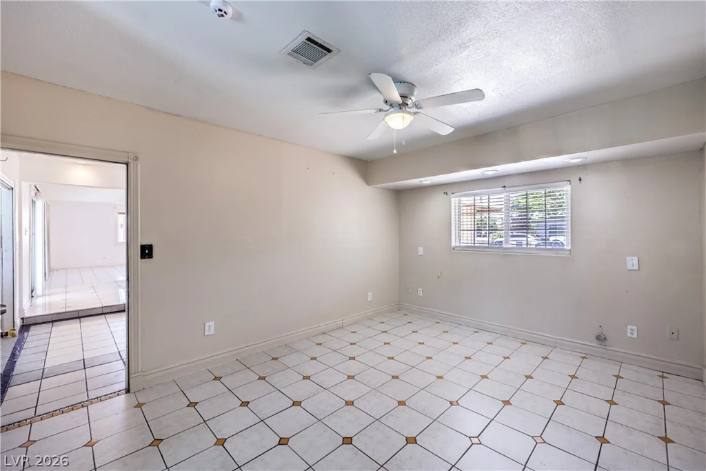 2100 Sundale, Las Vegas, NV 89102