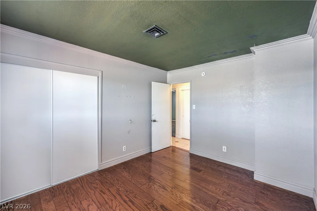 2100 Sundale, Las Vegas, NV 89102