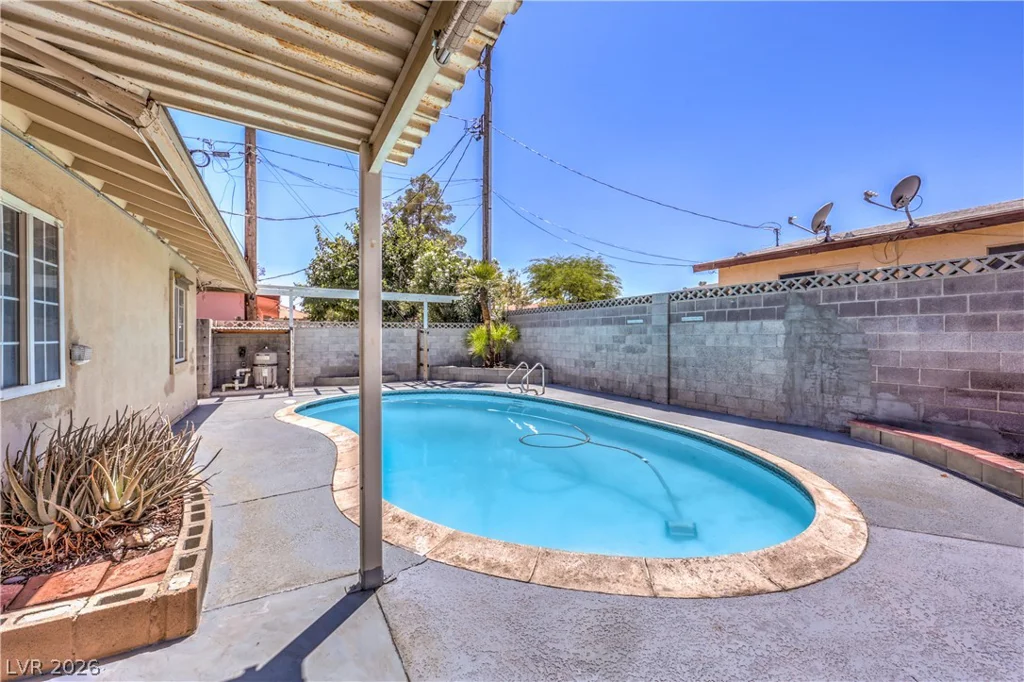 2100 Sundale, Las Vegas, NV 89102