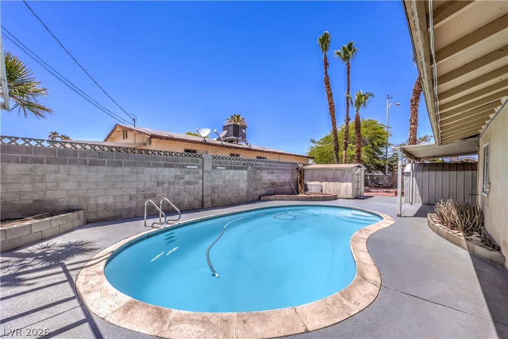 2100 Sundale, Las Vegas, NV 89102