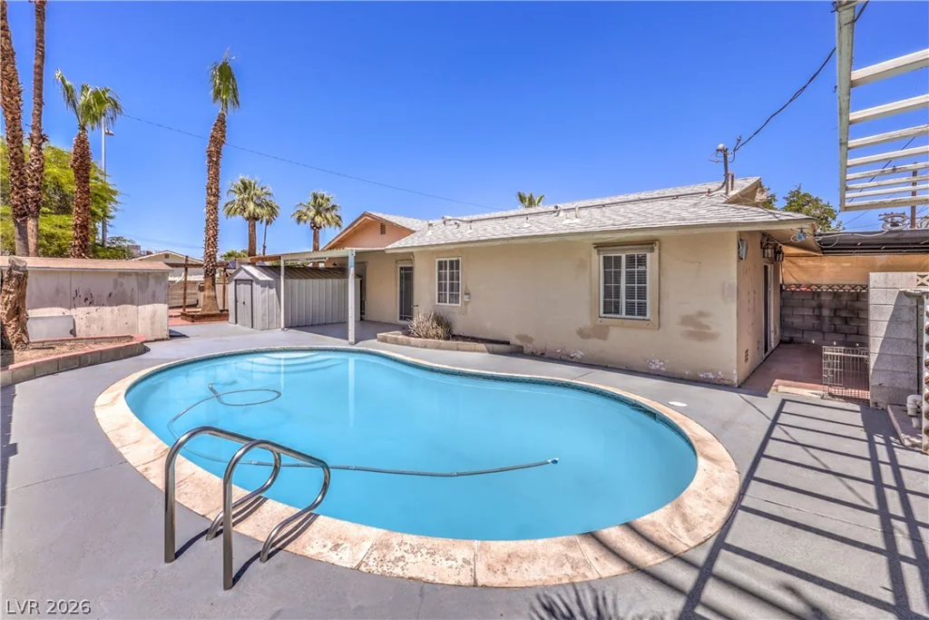 2100 Sundale, Las Vegas, NV 89102
