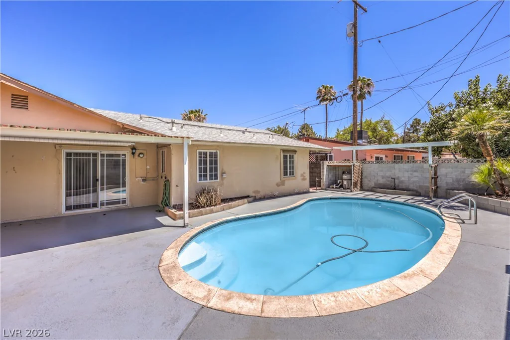 2100 Sundale, Las Vegas, NV 89102