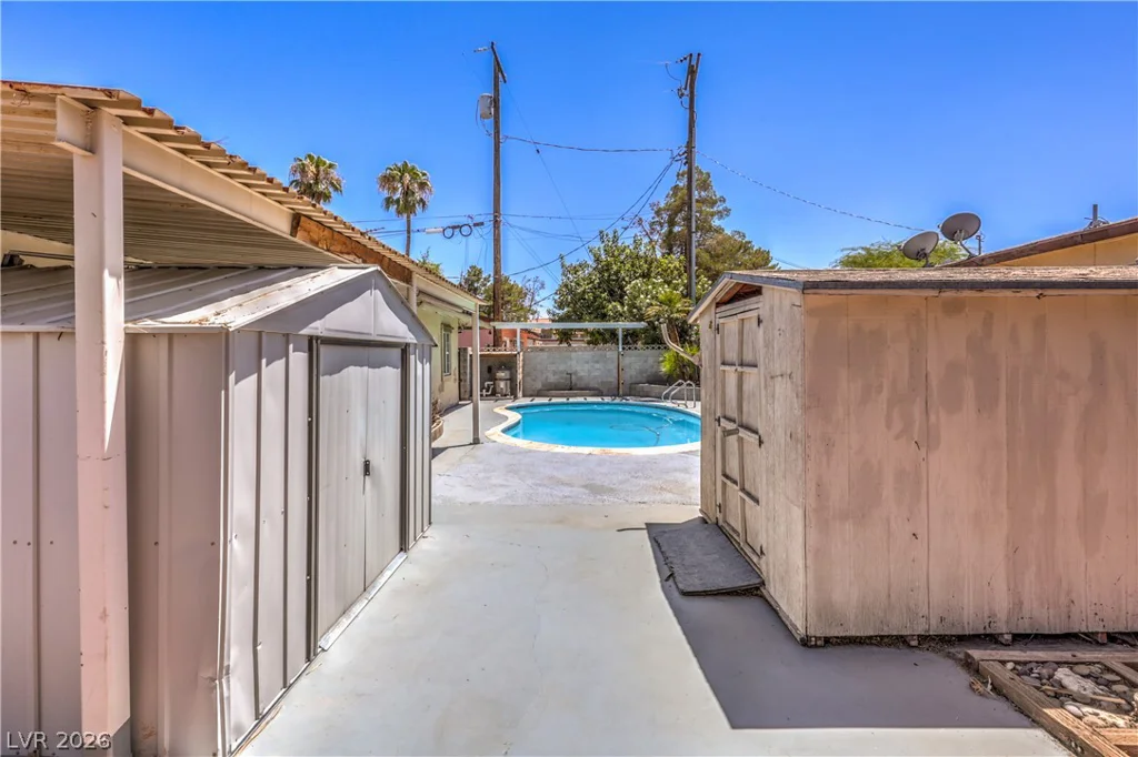 2100 Sundale, Las Vegas, NV 89102