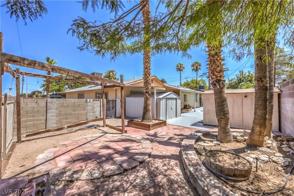 2100 Sundale, Las Vegas, NV 89102