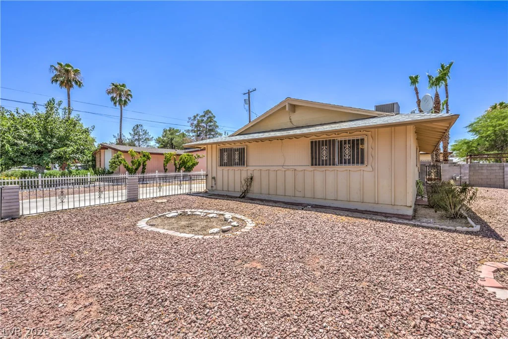 2100 Sundale, Las Vegas, NV 89102