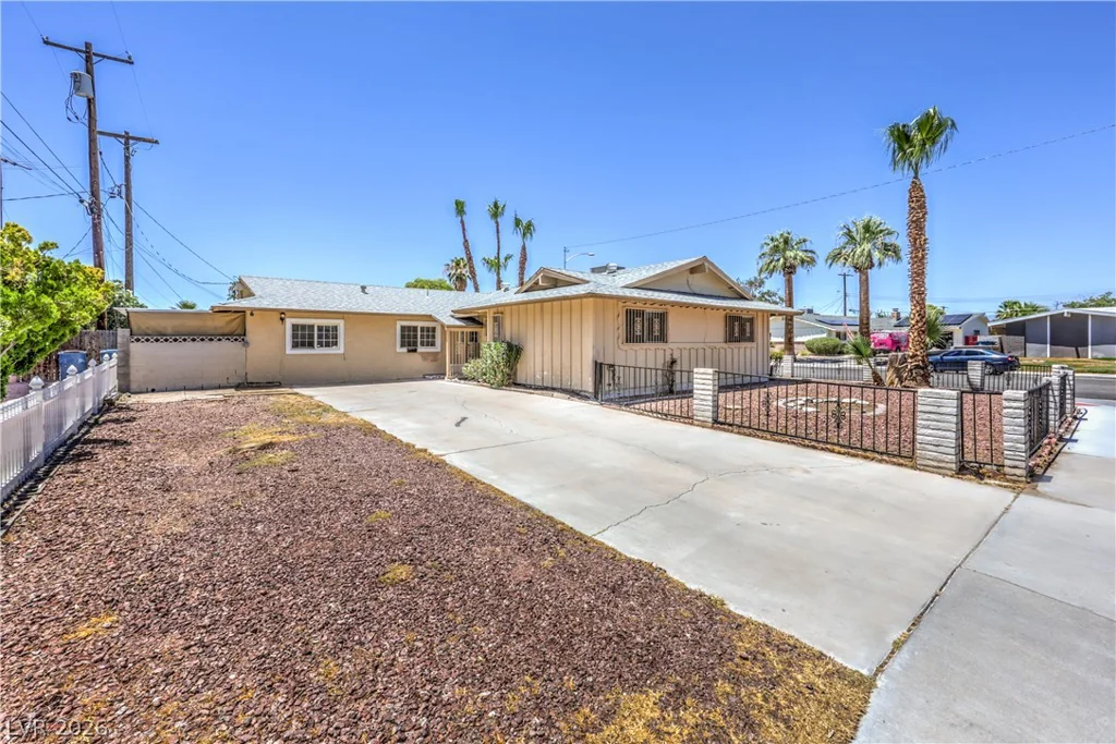2100 Sundale, Las Vegas, NV 89102