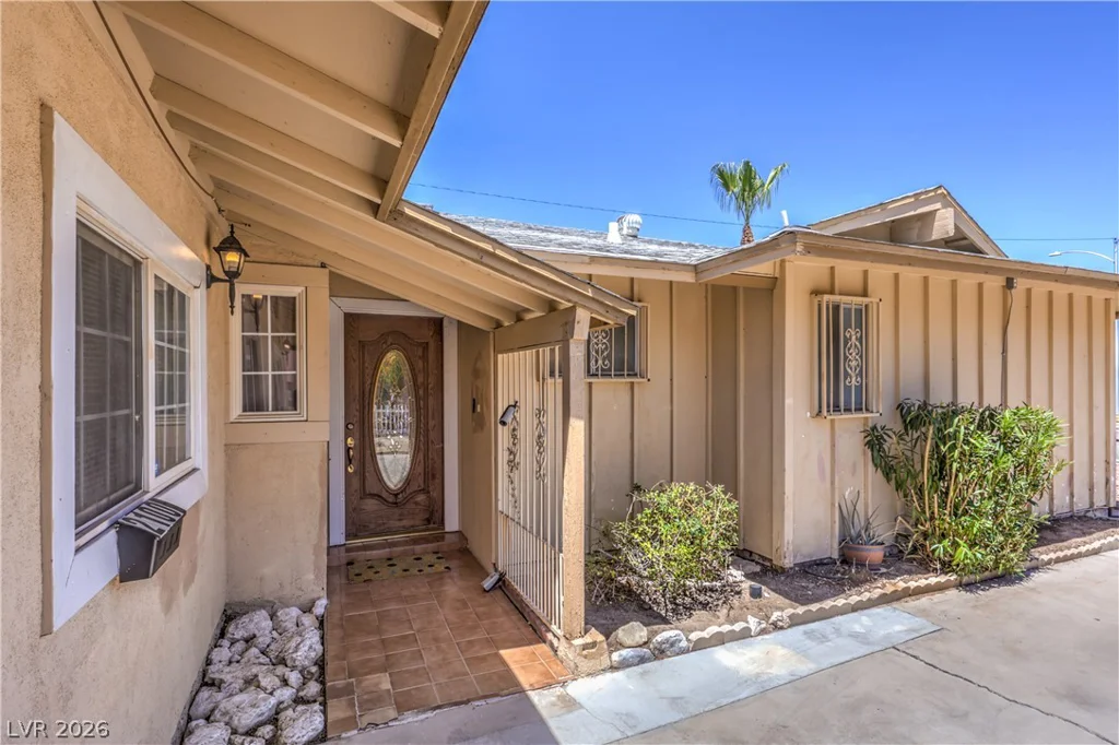 2100 Sundale, Las Vegas, NV 89102