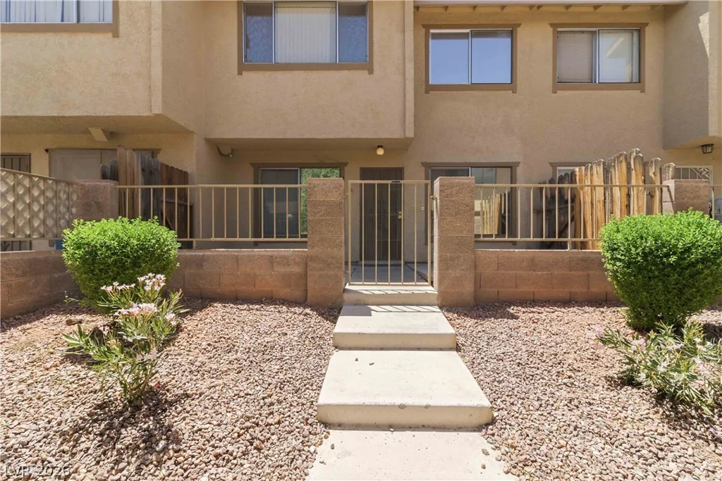 2209 Short Pine, Las Vegas, NV 89108
