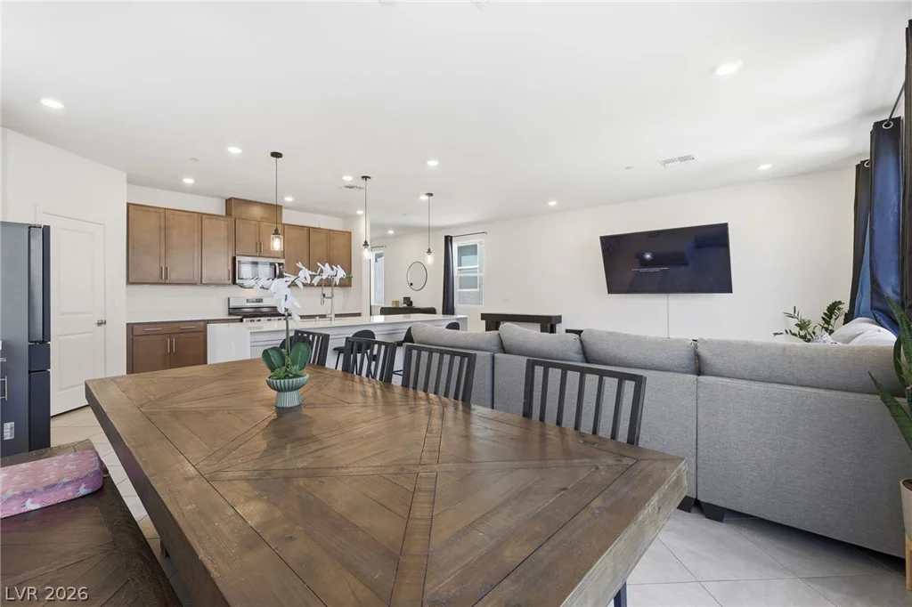 10170 Canyon Mantle, Las Vegas, NV 89166
