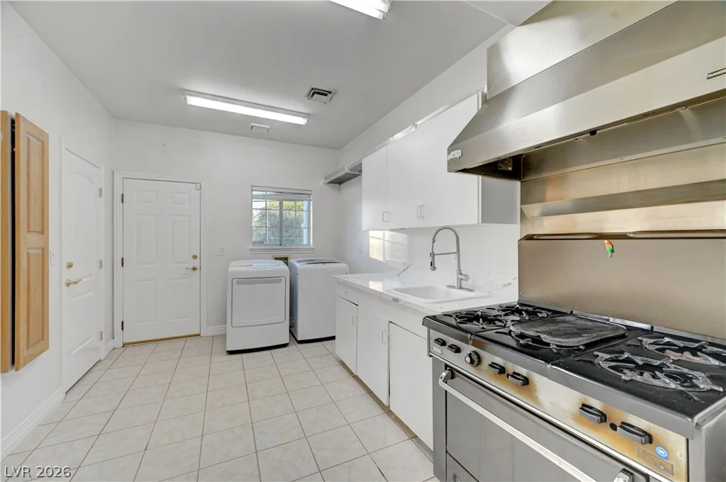 3220 Red Scott, Las Vegas, NV 89117