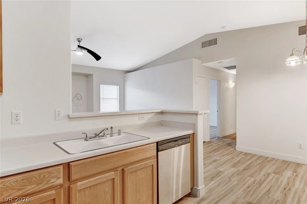2052 Quarry Ridge, Las Vegas, NV 89117
