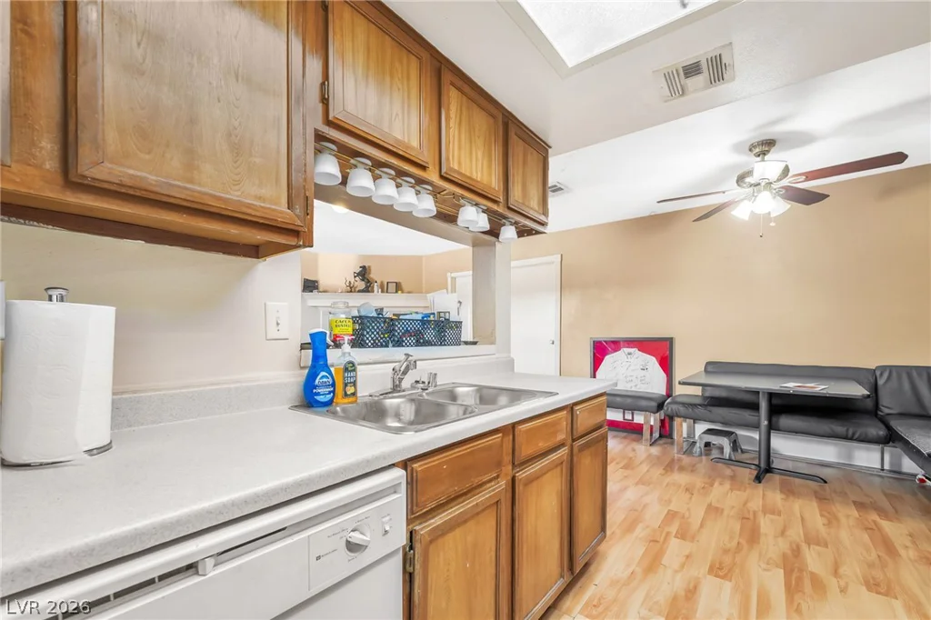 5821 Medallion, Las Vegas, NV 89122