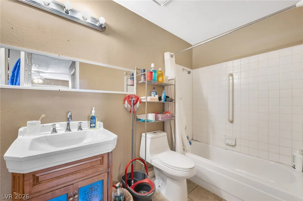 5821 Medallion, Las Vegas, NV 89122