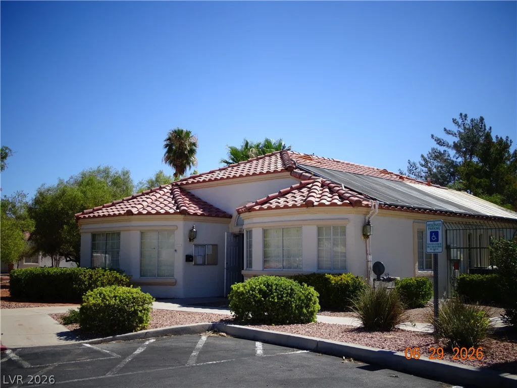 5424 Geneive, Las Vegas, NV 89108