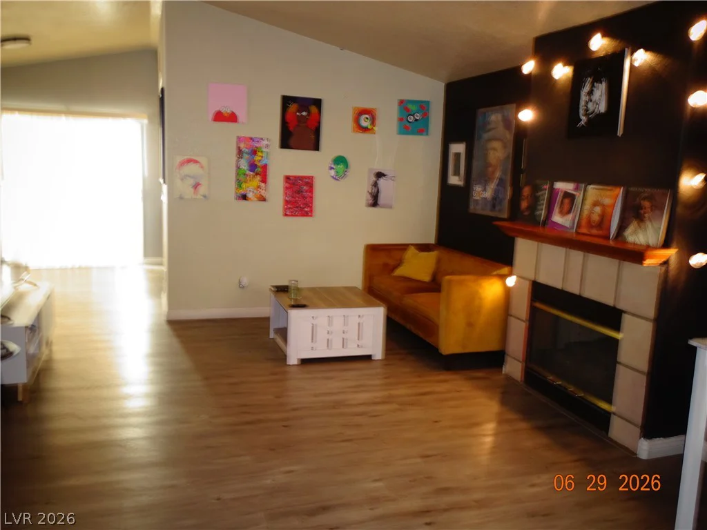 5424 Geneive, Las Vegas, NV 89108