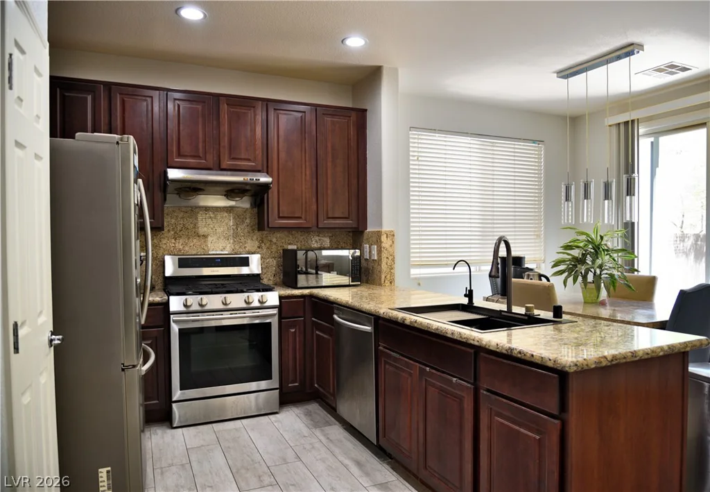 712 Oak Hills Course, Las Vegas, NV 89148
