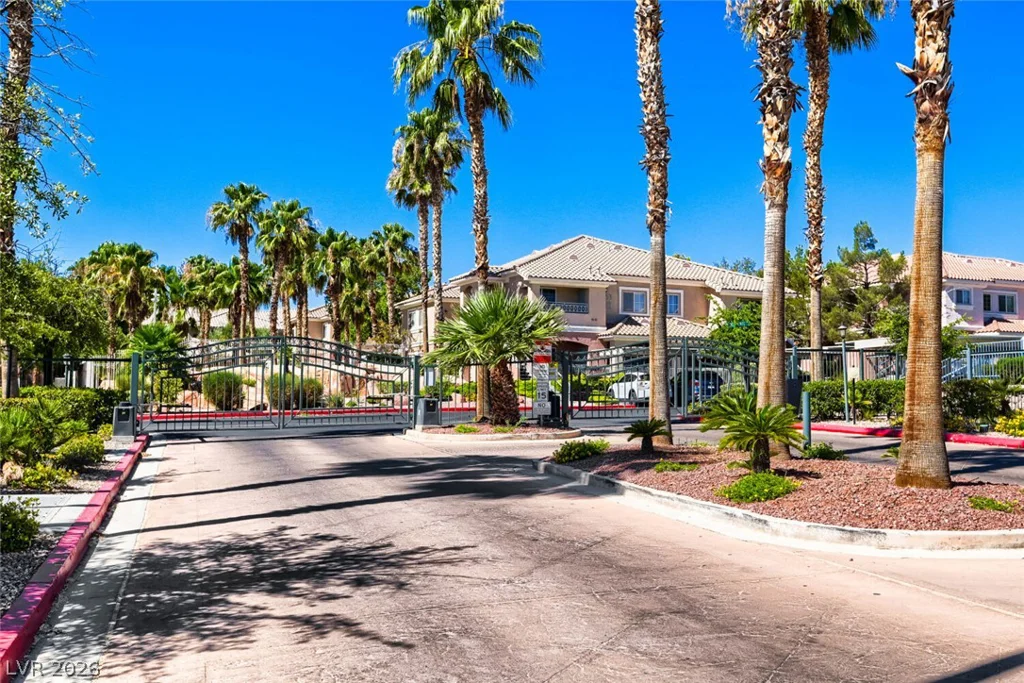 401 Pine Haven, Las Vegas, NV 89144