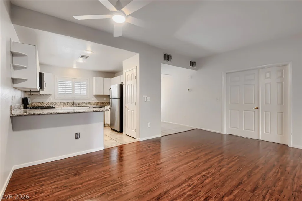401 Pine Haven, Las Vegas, NV 89144