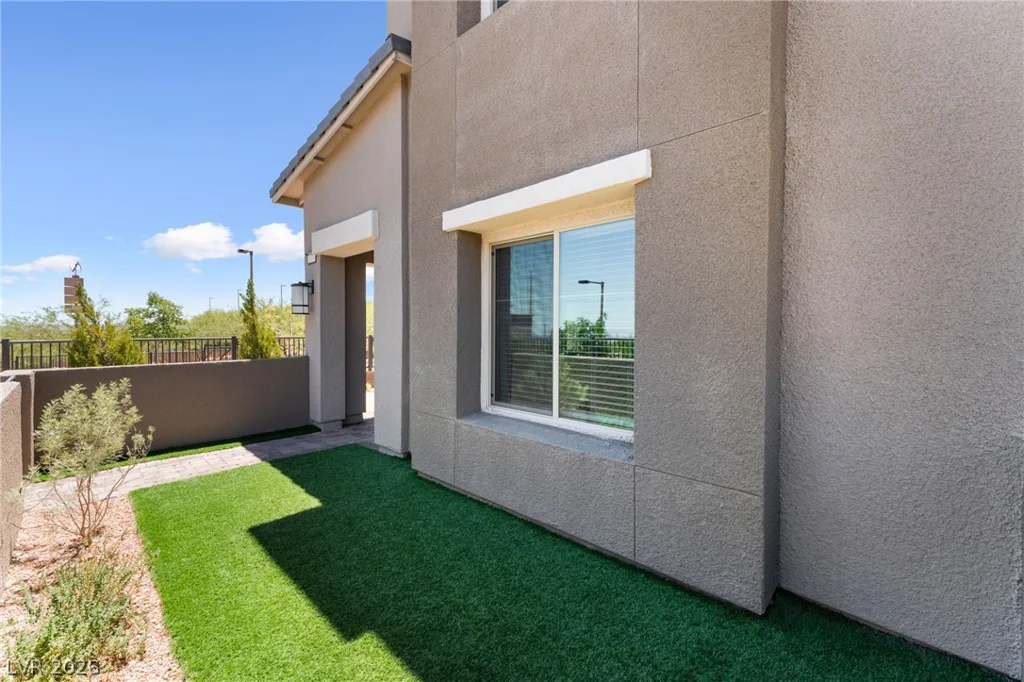 600 Carriage Hill, Las Vegas, NV 89138